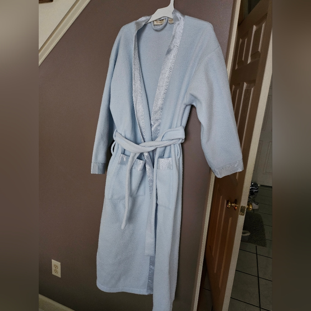 VS Women's Fleece Robe